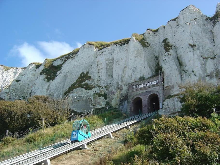 Idealement Situe "Le Studio" Les Locations Isahora Sont Aussi A 2 Pas Du Chateau D'Eu, Des Falaises Du Treport, De Mers Les Bains Et Aux Portes De La Baie De Somme Eu (Seine-Maritime) Exterior foto